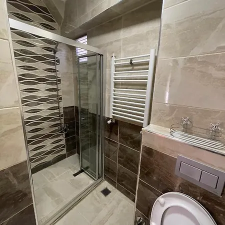 Golden Arrow Suits Ortakoey Aparthotel