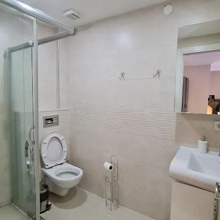 Golden Arrow Suits Ortakoey Aparthotel