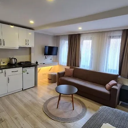 Golden Arrow Suits Ortakoey Aparthotel